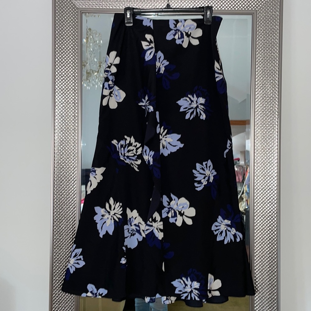 Maxi skirt, Banana Republic. New with lining